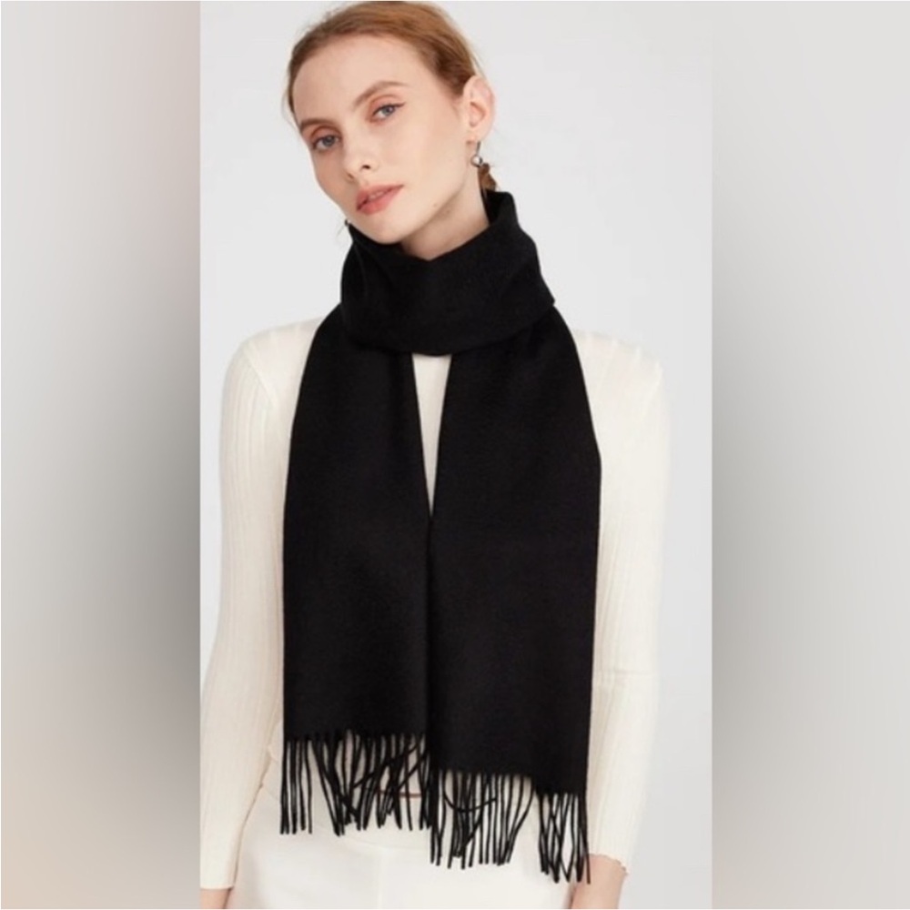 Portolano unisex black cashmere scarf with fringes